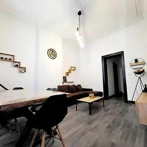https://chambre-pive-en-plein-centre-de-charleroi.hotelsantwerp.net